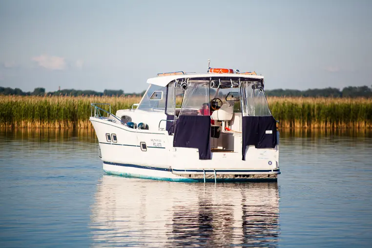 Czarter houseboatu Nautika 1000