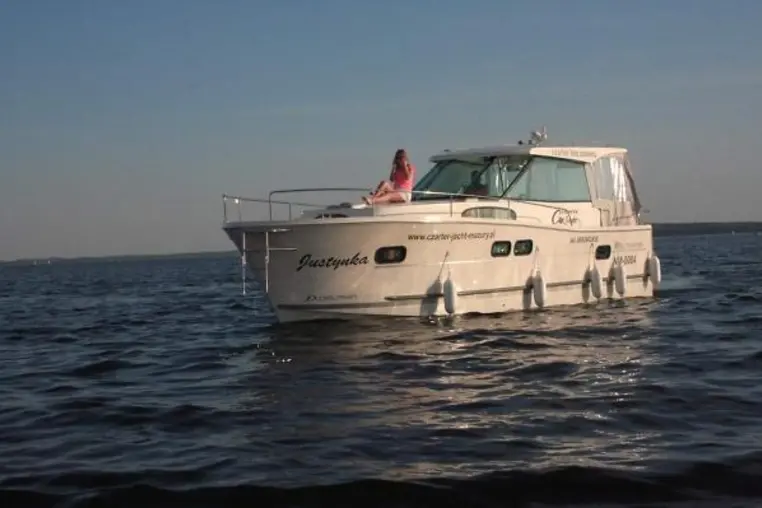 Czarter jachtu motorowego Nautika 1000